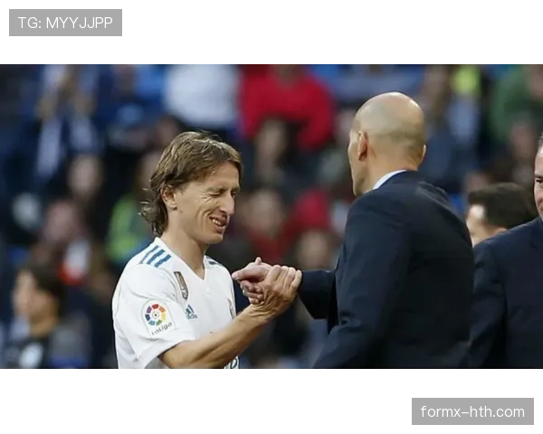 巴尔韦德与齐达内巅峰对决:中场指挥官诠释战术与技术的极致较量 巴尔韦德与齐达内巅峰对决:中场指挥官诠释战术与技术的极致较量