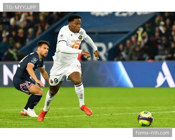 戴维斯表现稳健,助加拿大队稳步迈向世界杯