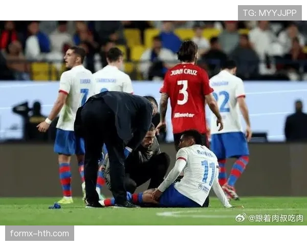 拉菲尼亚右腿股二头肌伤 拉菲尼亚右腿股二头肌伤